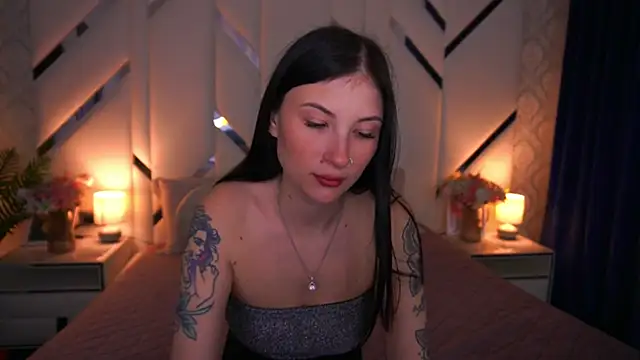 Snapshot of LunaaMay chatting on 04-22-26, 06:53 LunaaMay online show from 04-22-26, 06:53