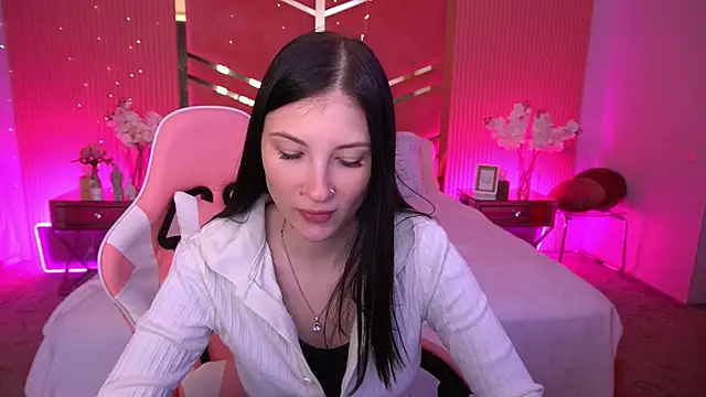 Snapshot of LunaaMay chatting on 04-27-26, 06:33 LunaaMay online show from 04-27-26, 06:33