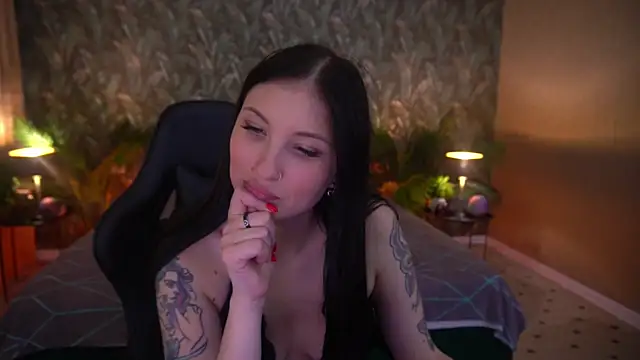 Snapshot of LunaaMay chatting on 05-11-26, 02:45 LunaaMay online show from 05-11-26, 02:45