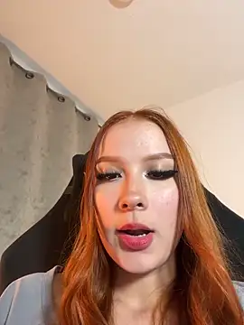 Snapshot of Sophie_K chatting on 06-04-26, 12:48 Sophie K online show from 06-04-26, 12:48