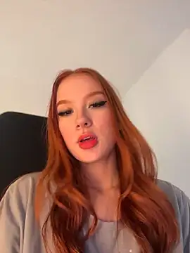Snapshot of Sophie_K chatting on 06-04-26, 02:33 Sophie K online show from 06-04-26, 02:33