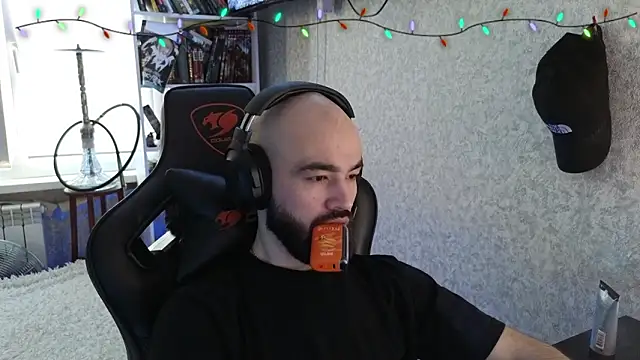 Snapshot of _Mostly_ chatting on 02-01-26, 11:52 Mostly online show from 02-01-26, 11:52