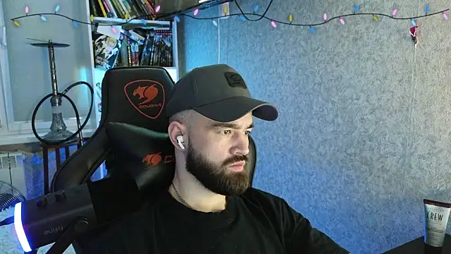 Snapshot of _Mostly_ chatting on 02-05-26, 02:46 Mostly online show from 02-05-26, 02:46