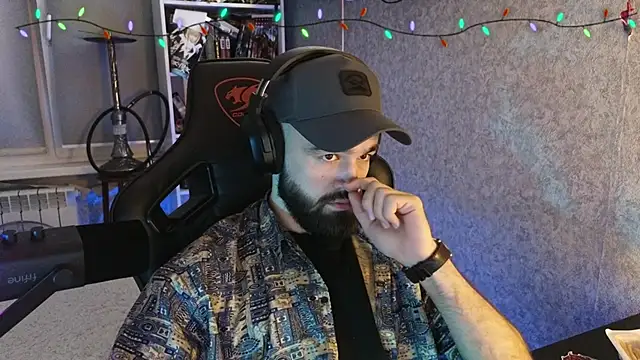 Snapshot of _Mostly_ chatting on 02-07-26, 04:37 Mostly online show from 02-07-26, 04:37