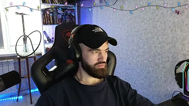 Snapshot of _Mostly_ chatting on 02-28-26, 01:00 Mostly online show from 02-28-26, 01:00