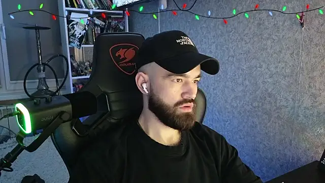 Snapshot of _Mostly_ chatting on 02-07-26, 12:40 Mostly online show from 02-07-26, 12:40