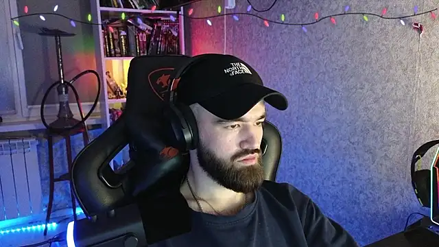 Snapshot of _Mostly_ chatting on 03-01-26, 01:05 Mostly online show from 03-01-26, 01:05