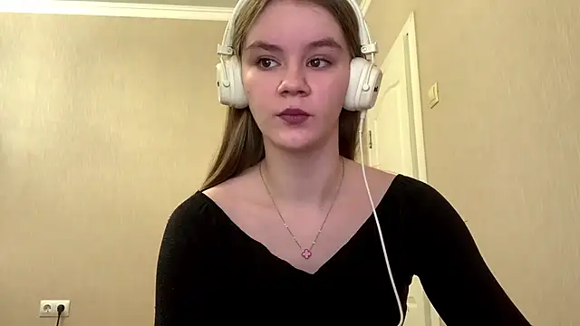 AgnesShy  online show from 02-21-26, 07:10