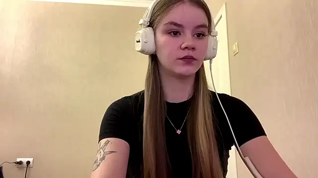 AgnesShy  online show from 03-02-26, 07:26