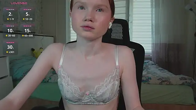 Snapshot of Nellie_baby chatting on 07-26-26, 12:45 Nellie baby online show from 07-26-26, 12:45