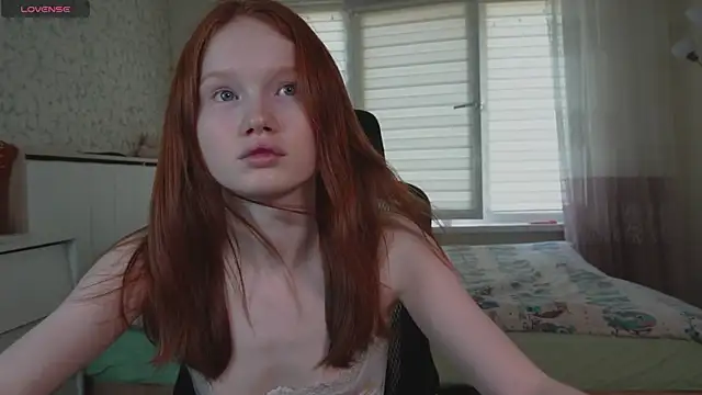 Snapshot of Nellie_baby chatting on 07-25-26, 12:22 Nellie baby online show from 07-25-26, 12:22