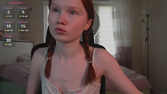 Snapshot of Nellie_baby chatting on 06-29-26, 11:10 Nellie baby online show from 06-29-26, 11:10