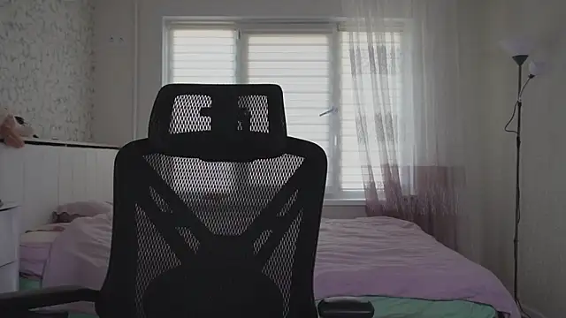 Snapshot of Nellie_baby chatting on 05-17-26, 12:38 Nellie baby online show from 05-17-26, 12:38