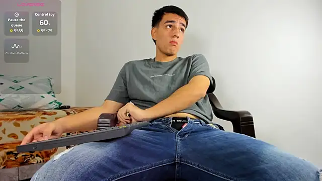 Snapshot of david_hot08 chatting on 02-25-26, 03:29 david hot08 online show from 02-25-26, 03:29