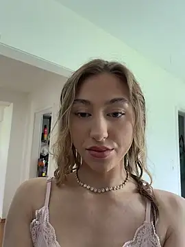 Snapshot of romyxxs chatting on 05-14-26, 10:23 romyxxs online show from 05-14-26, 10:23
