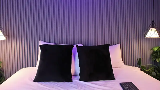 Yalezka  online show from 04-18-26, 04:48