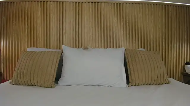 Snapshot of Yalezka_ chatting on 07-18-26, 04:10 Yalezka online show from 07-18-26, 04:10