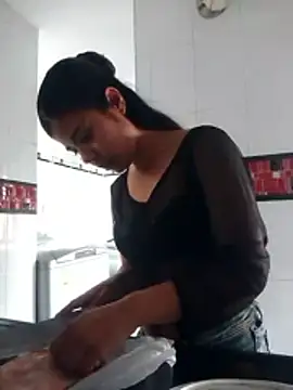 Snapshot of Roxan_King chatting on 02-20-26, 06:10 Roxan King online show from 02-20-26, 06:10