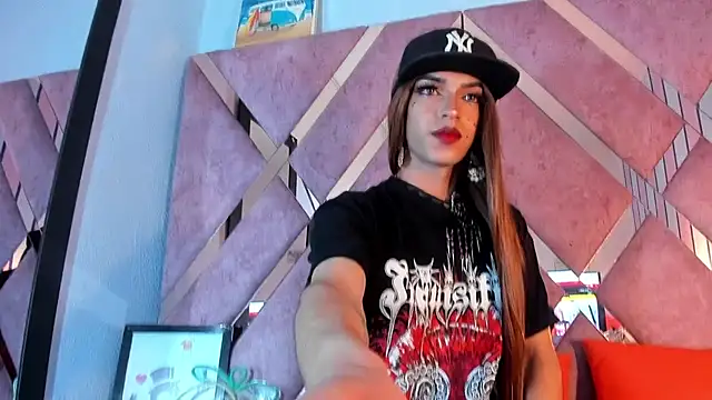 MeghanQueen   online show from 04-15-26, 04:51