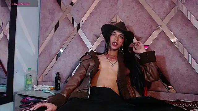 Snapshot of MeghanQueen__ chatting on 02-25-26, 05:18 MeghanQueen online show from 02-25-26, 05:18