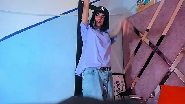 MeghanQueen   online show from 03-21-26, 05:08