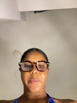 LIA PARKERR online show from 03-25-26, 03:17