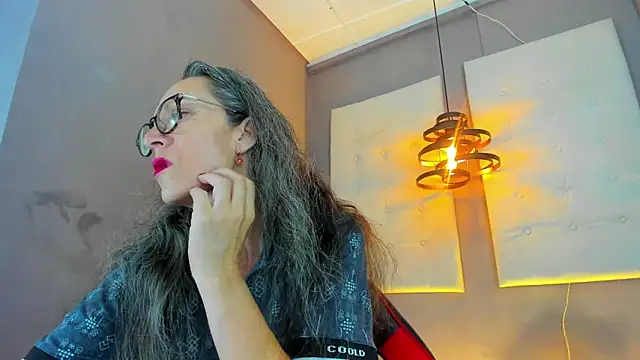 laurasofia45 online show from 02-09-26, 12:41