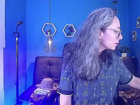 laurasofia45 online show from 02-17-26, 03:48