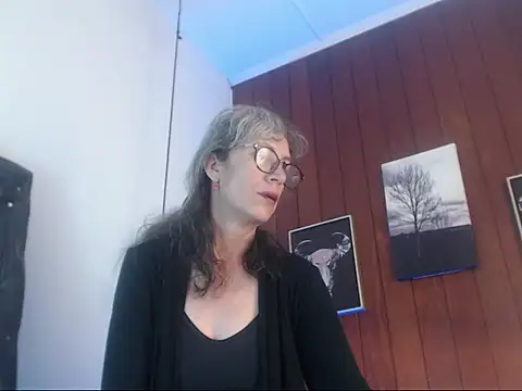 laurasofia45 online show from 02-18-26, 01:29