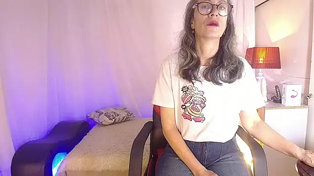 laurasofia45 online show from 03-31-26, 12:12