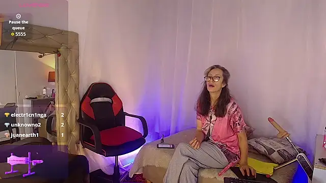 laurasofia45 online show from 04-14-26, 09:47