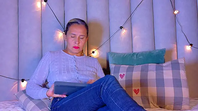 Snapshot of THALIAGRAY__ chatting on 02-27-26, 02:56 THALIAGRAY online show from 02-27-26, 02:56