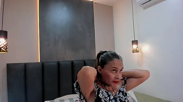 Snapshot of THALIAGRAY__ chatting on 02-10-26, 02:54 THALIAGRAY online show from 02-10-26, 02:54