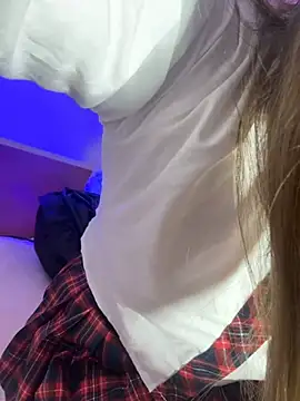 Snapshot of kloe__t18 chatting on 02-12-26, 12:16 kloe t18 online show from 02-12-26, 12:16