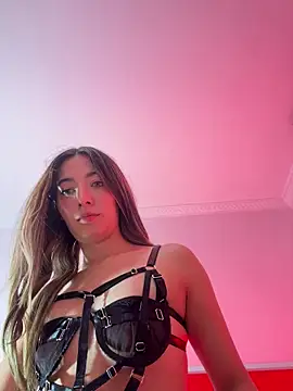 Snapshot of kloe__t18 chatting on 02-17-26, 01:52 kloe t18 online show from 02-17-26, 01:52