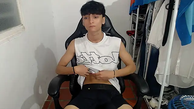 Snapshot of BOY_0914 chatting on 02-19-26, 04:31 BOY 0914 online show from 02-19-26, 04:31