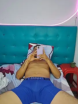 Snapshot of junior_men22 chatting on 02-21-26, 12:40 junior men22 online show from 02-21-26, 12:40