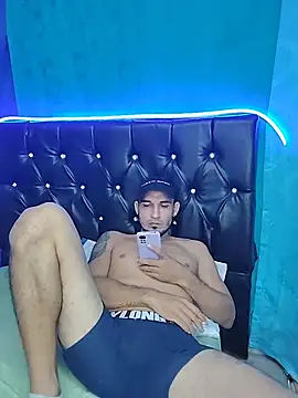 Snapshot of junior_men22 chatting on 02-17-26, 01:30 junior men22 online show from 02-17-26, 01:30