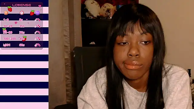 Snapshot of bloggirllaurel chatting on 02-23-26, 01:29 bloggirllaurel online show from 02-23-26, 01:29