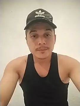 Snapshot of Reuss25 chatting on 07-17-26, 04:32 Reuss25 online show from 07-17-26, 04:32
