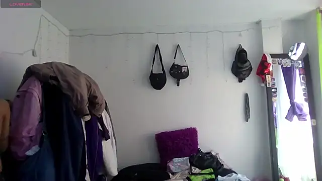 Snapshot of suky_pou chatting on 02-26-26, 03:23 suky pou online show from 02-26-26, 03:23