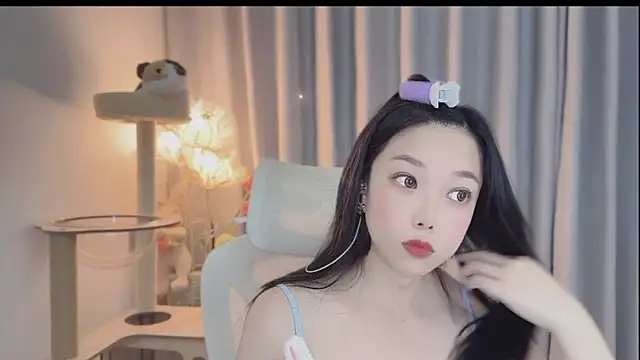Snapshot of Yumi_yuni chatting on 05-08-26, 01:26 Yumi yuni online show from 05-08-26, 01:26