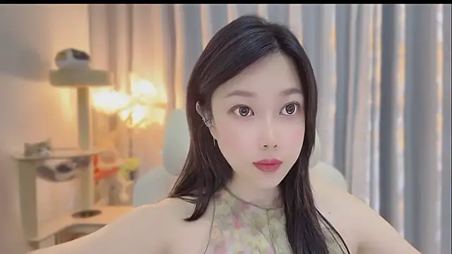 Snapshot of Yumi_yuni chatting on 05-31-26, 01:44 Yumi yuni online show from 05-31-26, 01:44