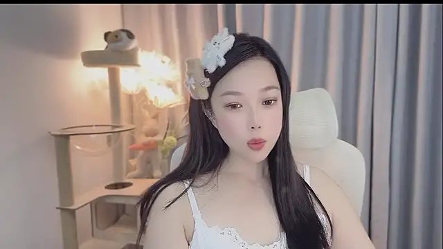 Snapshot of Yumi_yuni chatting on 05-11-26, 02:45 Yumi yuni online show from 05-11-26, 02:45