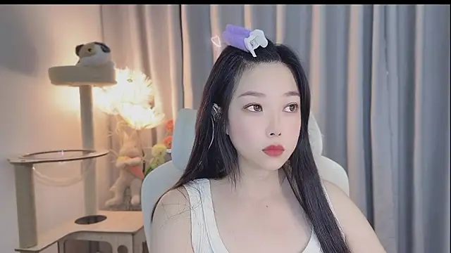 Snapshot of Yumi_yuni chatting on 05-04-26, 01:42 Yumi yuni online show from 05-04-26, 01:42