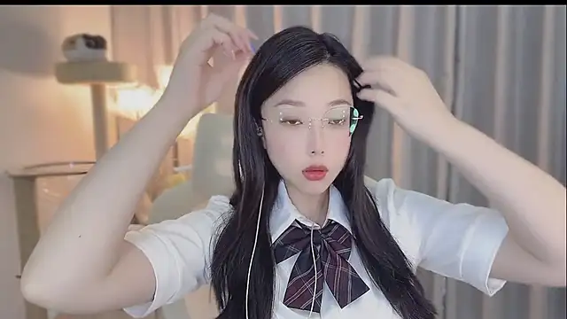 Snapshot of Yumi_yuni chatting on 05-16-26, 11:26 Yumi yuni online show from 05-16-26, 11:26