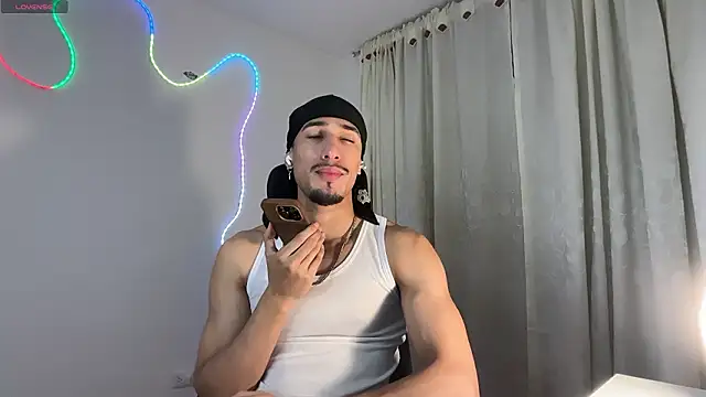 Snapshot of rafael_stone11 chatting on 02-27-26, 01:17 rafael stone11 online show from 02-27-26, 01:17