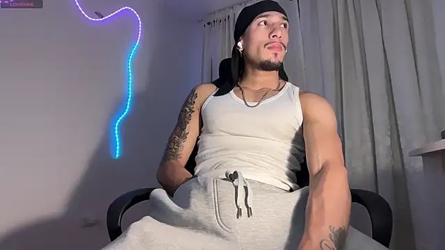 Snapshot of rafael_stone11 chatting on 04-22-26, 02:07 rafael stone11 online show from 04-22-26, 02:07