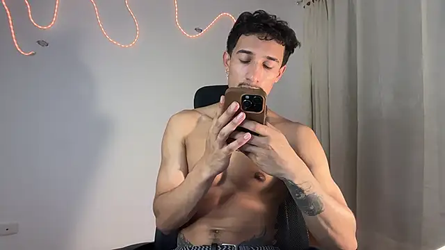 Snapshot of rafael_stone11 chatting on 02-24-26, 12:00 rafael stone11 online show from 02-24-26, 12:00