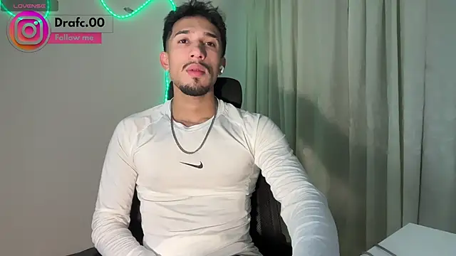 Snapshot of rafael_stone11 chatting on 05-20-26, 03:25 rafael stone11 online show from 05-20-26, 03:25